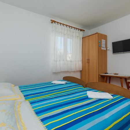 Apartments With A Parking Space Omis - 2745 Omiš Quarto foto