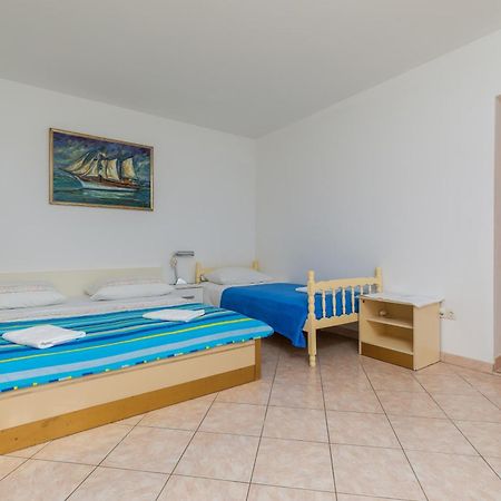 Apartments With A Parking Space Omis - 2745 Omiš Quarto foto