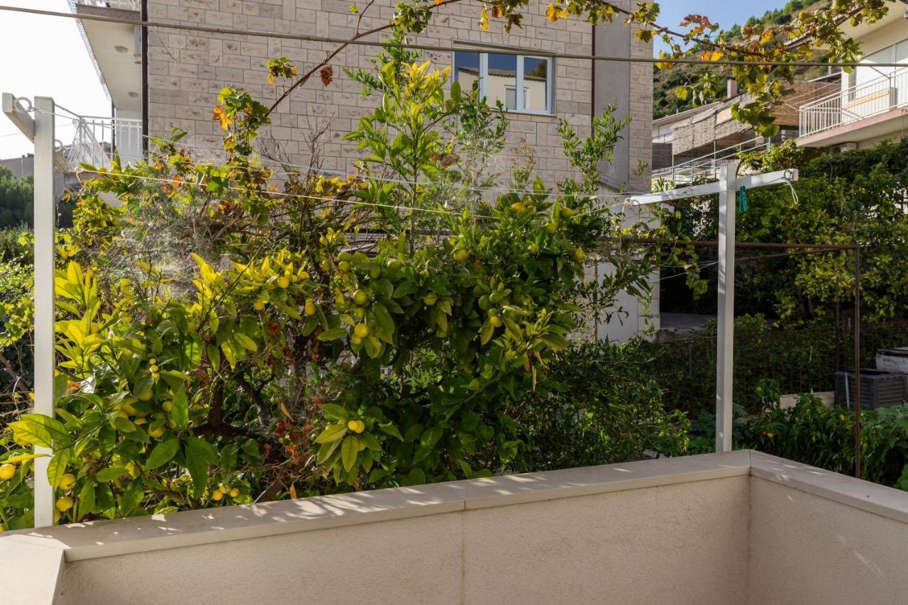Apartments With A Parking Space Omis - 2745 Omiš Exterior foto