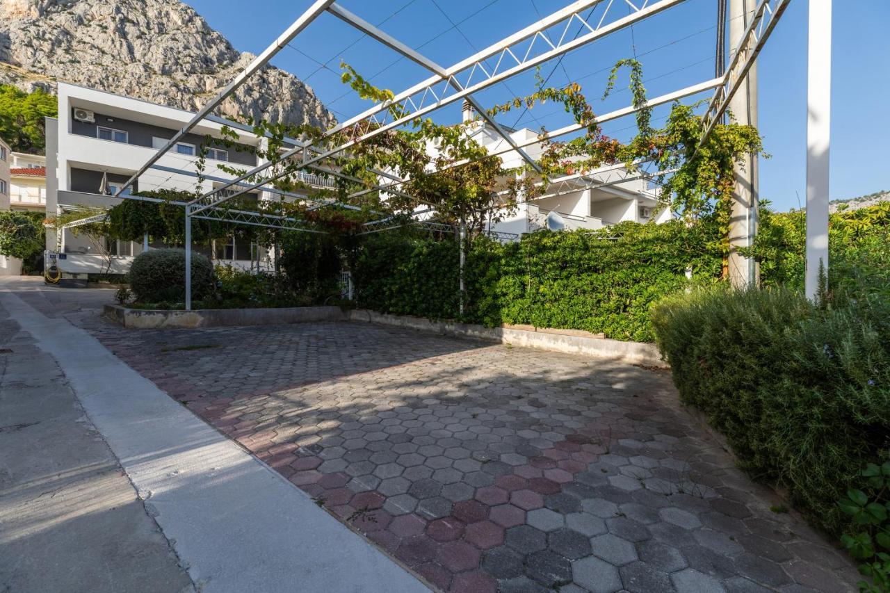 Apartments With A Parking Space Omis - 2745 Omiš Exterior foto