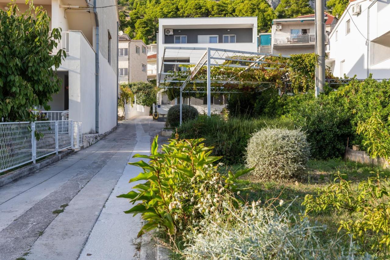 Apartments With A Parking Space Omis - 2745 Omiš Exterior foto